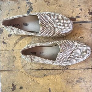 Toms